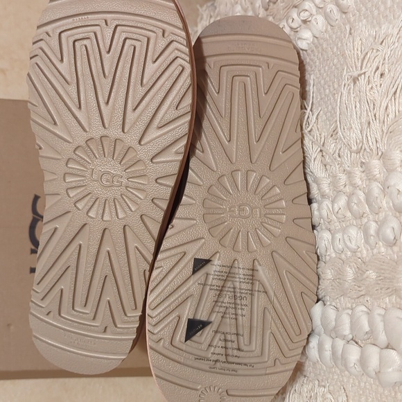 UGG NIB Pink Sparkle Snow Leopard Boots 8 - Picture 7 of 8